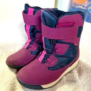 Merrell Girls snow Boots Size 10